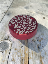 Load image into Gallery viewer, Nicotine Pouch Tin | Snus Tin | Cheetah Print | Aluminum Travel Tin
